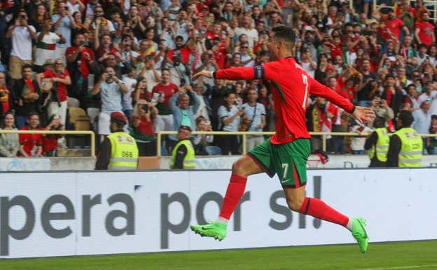 Cristiano Ronaldo celebra un gol con Portugal. EFE