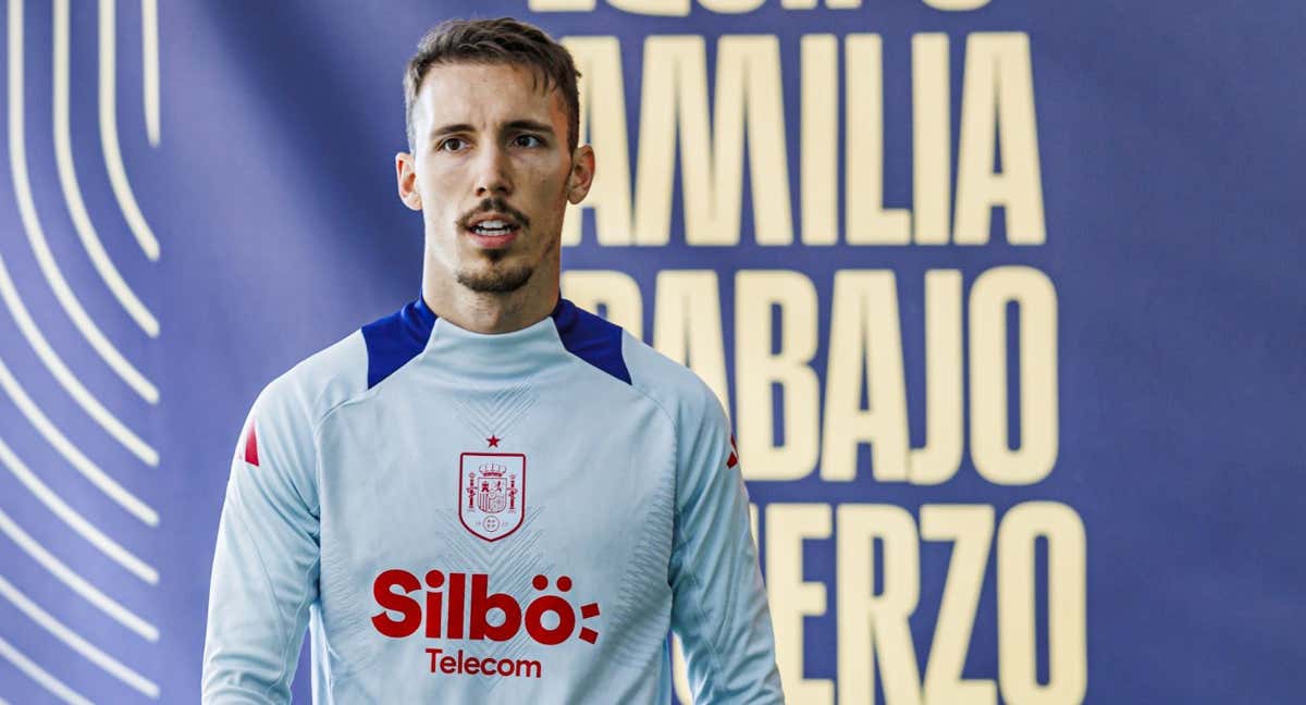 Grimaldo, durante el entrenamiento de la Selección este lunes. /RFEF