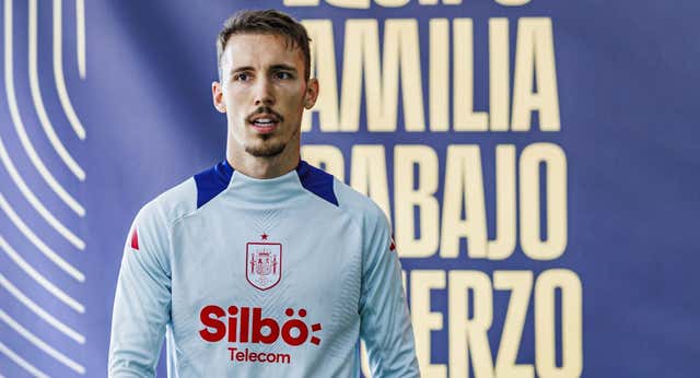 Cómo sobrevive un titularísimo de club a la continua suplencia en la Selección sin liarla en el intento