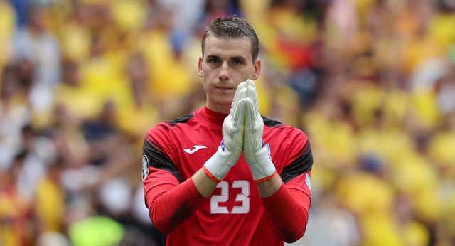 La sombra del portero suplente de Ucrania se cierne sobre el destino de Lunin: “Estamos en la Eurocopa por una mano suya…”