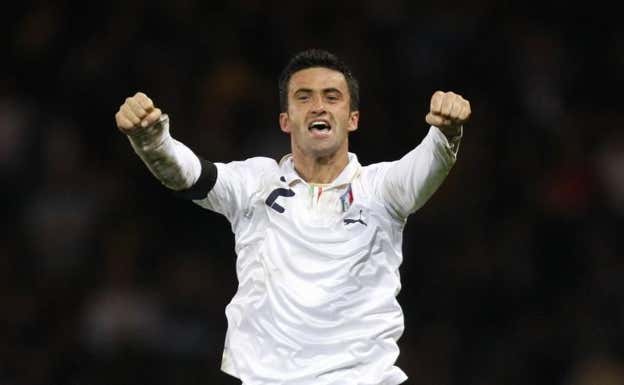 Panucci, en un partido con italiano.  AP