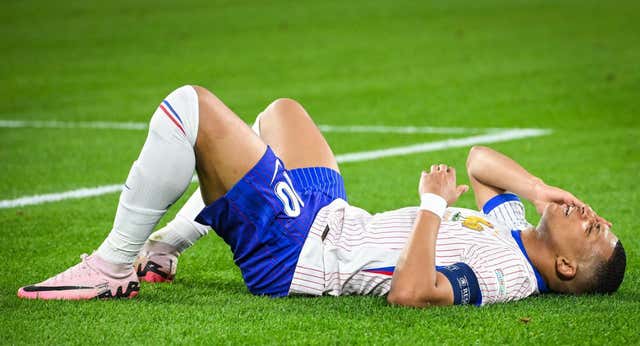 Cómo dos conmociones cerebrales y el miedo a rematar de cabeza influenciaron la carrera de Mbappé