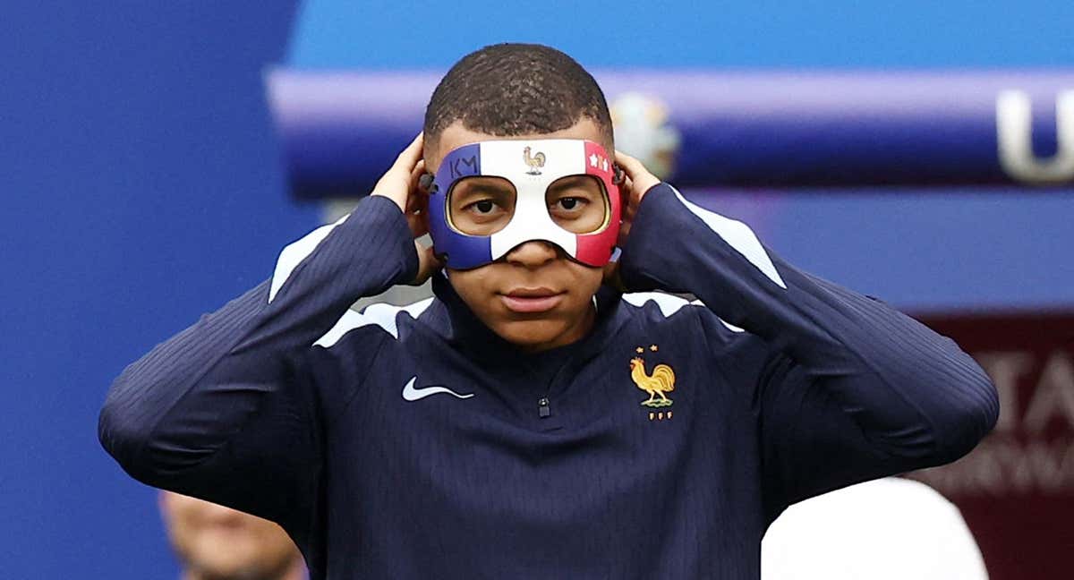 Kylian Mbappé tendrá que utilizar una aparatosa máscara. /AFP