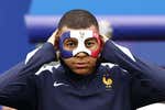 Advierten a Kylian Mbappé sobre el vía crucis que le espera con la máscara: «Es un coñazo»