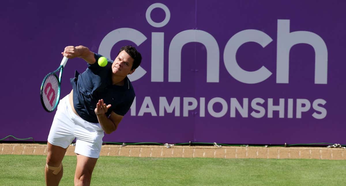 Milos Raonic, durante su partido de primera ronda de Queen's ante Cameron Norrie.