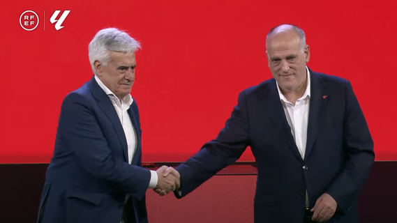 Pedro Rocha y Javier Tebas, en el sorteo de Las Rozas/rfef