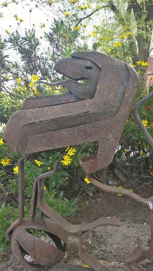 Estatua del escudo de la RFER en la entrada a Orcasitas.  Rodrigo Contreras