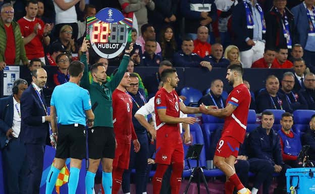 Momento en el que Tadic entra al partido. REUTERS