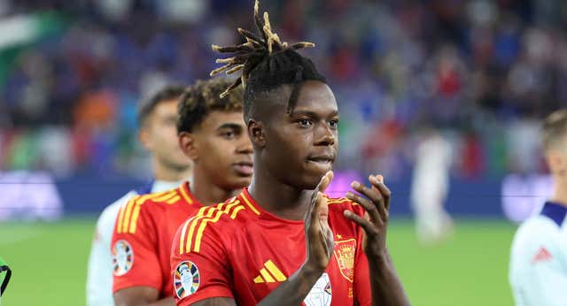 La ovación a Nico Williams y su primer mensaje: «He cogido el móvil y tenía un audio de mi hermano»