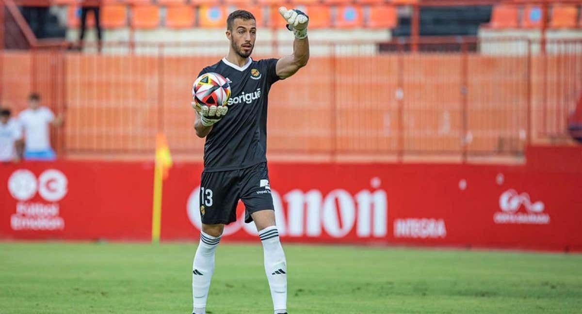 Alberto Varo defendiendo la camiseta del Nàstic