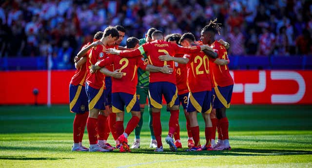 Felipe VI y el Bernabéu del Ruhr miden el poderío de dos gotas de agua