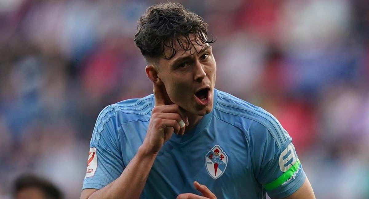 Larsen celebra un gol con el Celta.