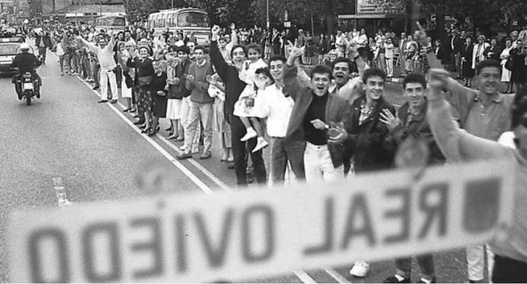 Recibimiento al Oviedo a su llegada a Asturias.