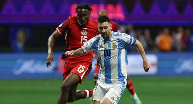 Una dura entrada a Messi desata una oleada de racismo: “No hay lugar para esta basura”