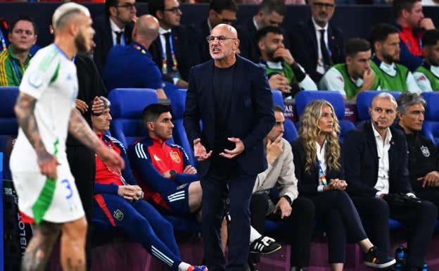 Luis de la Fuente, en plena acción en el partido ante Italia.  GETTY