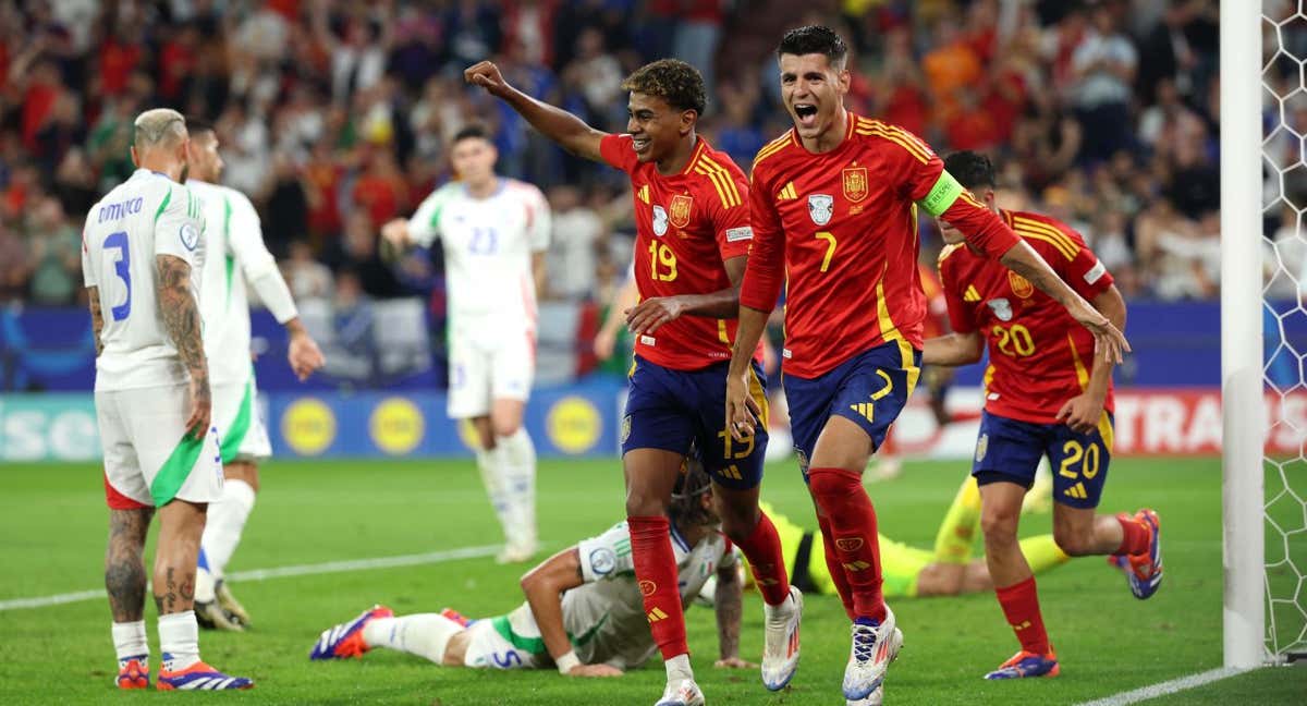 La Selección española celebra su 1-0 en Gelserkirchen. /GETTY