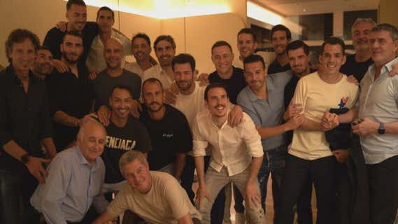 Guardiola junto con la plantilla que ascendió a Segunda División B en 2007. /BETEVÉ