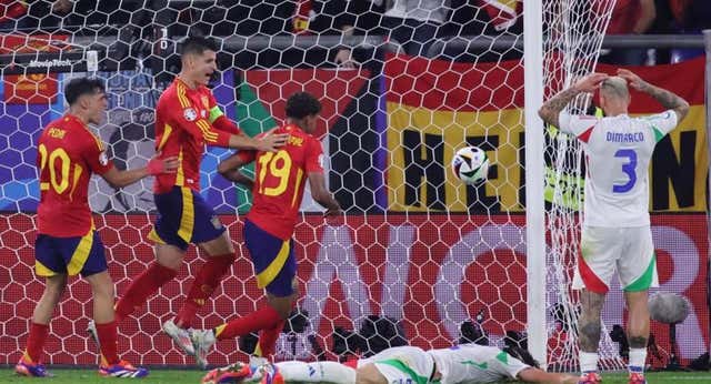 El mundo admira y renombra el fútbol de la nueva España: «Es tiki taka en velocidad»