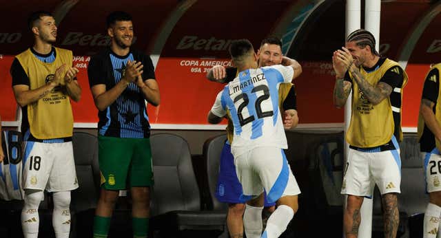 Por qué con Scaloni en Argentina juega Julián Álvarez y no Lautaro Martínez