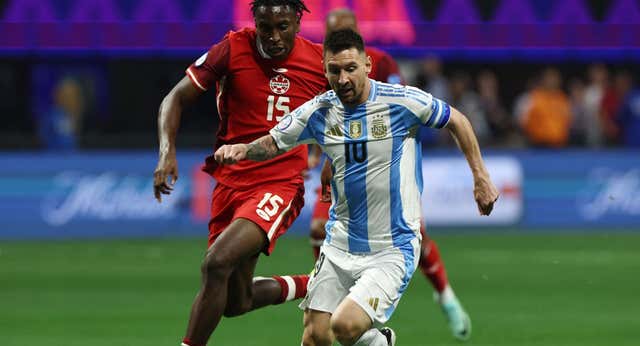 Así fue el partido de Messi en el triunfo de Argentina: récord, mal en la definición y acertado en las asistencias