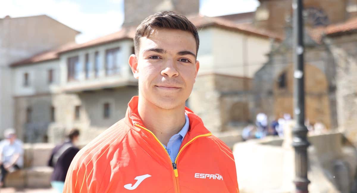 Samuel Matamoros, de 17 años, posa para Relevo antes de la Copa del mundo sub-18 de trail running. /Alejandro Corral