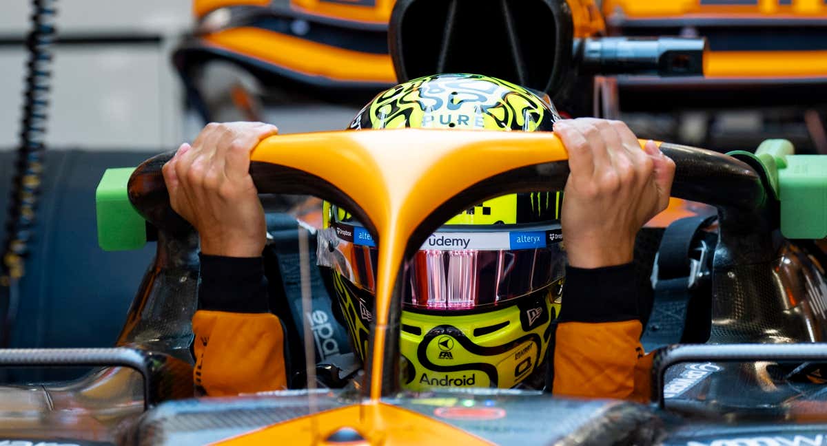 Lando Norris, en su monoplaza en Montmeló./EFE