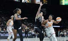 Megan Gustafson le gana la partida a Astou Ndour en la WNBA con la Selección en el punto de mira