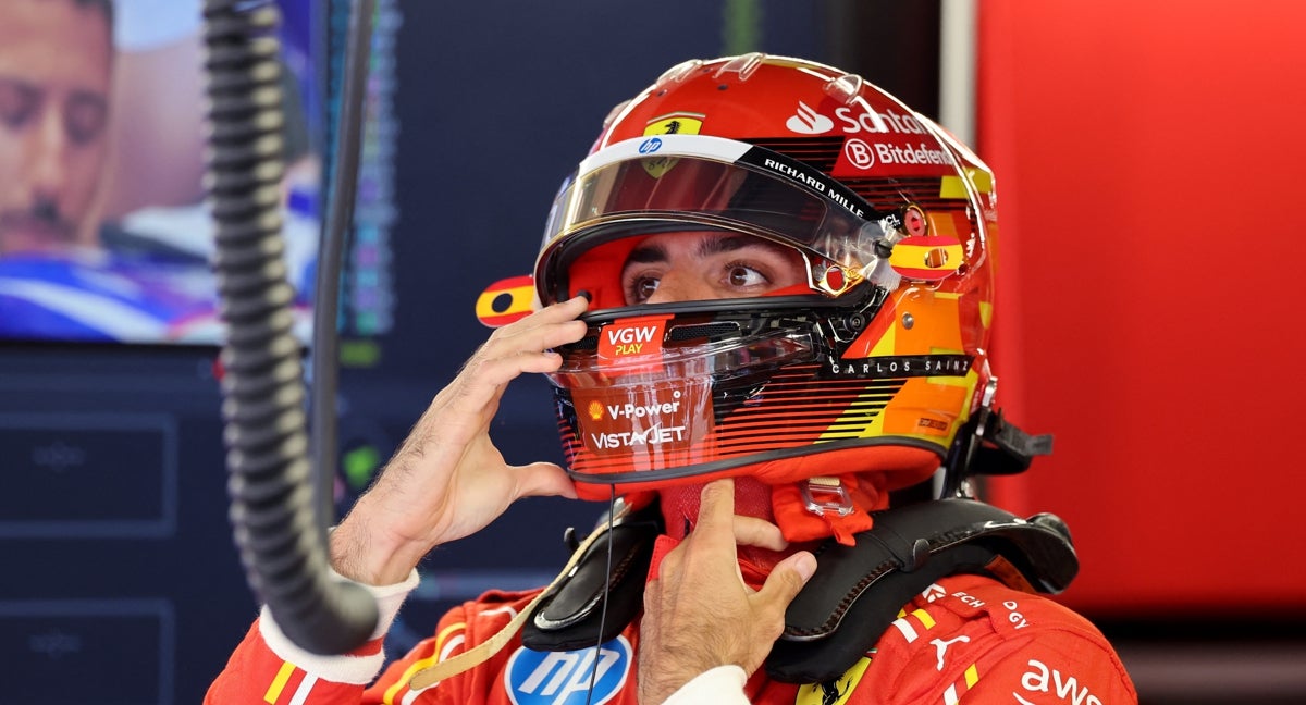 Carlos Sainz, en su garaje en Barcelona.