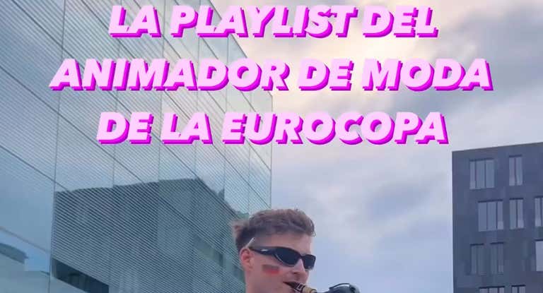 Andre Schnura es un saxofonista que toca temazos para que los alemanes se vengan más arriba que viendo a su selección.