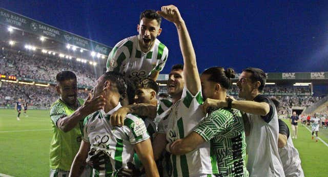 Un doblete de Alberto Toril le convierten en héroe: ¡sube al Córdoba a Segunda cinco temporadas después!