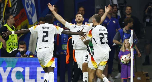Füllkrug salva en el descuento la primera plaza de Alemania