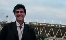 La angustia de Kempes cuando fue a entrenar a Albania: “Salí en el último avión a punto de estallar la guerra civil”