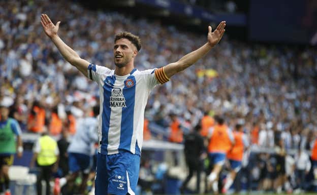 Puado celebra uno de sus dos goles ante el Oviedo.  EFE