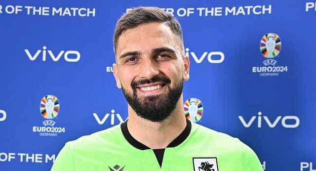 Mamardashvili agita su mercado: el Atleti le mima y la Premier vuelve a poner sus ojos en él
