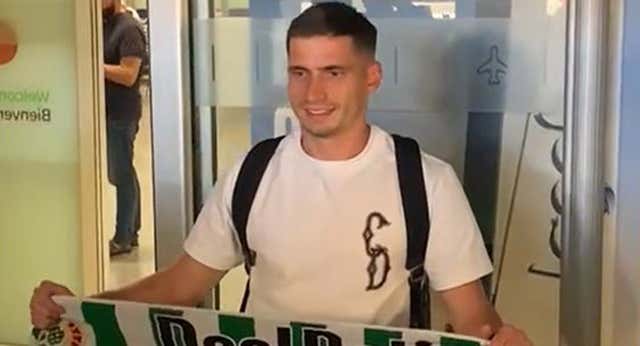 Perraud inicia el desfile del Betis, que tiene varios frentes abiertos