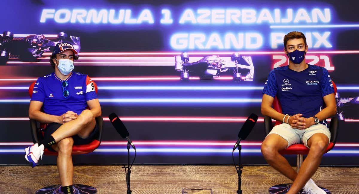 Fernando Alonso y George Russell, juntos en rueda de prensa del GP de Azerbayán 2021. /Agencias