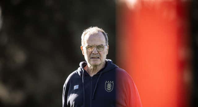 Las horas al sol de la afición para entender el impacto de Marcelo Bielsa en Uruguay