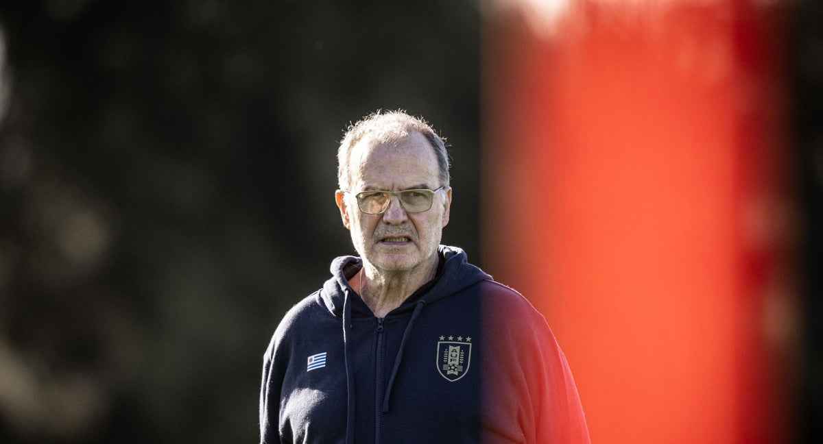 Bielsa durante un entrenamiento de Uruguay.