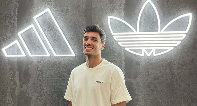 Ale Galán renueva con Adidas hasta 2026