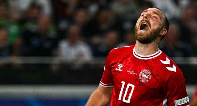 La mayor locura de la historia de la Eurocopa duró 42 minutos: ¡empate en seis criterios y decidía la fase previa hasta que una tarjeta lo cambió todo!