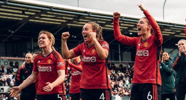 Entrenamientos en barracones y fuga de jugadoras clave: el enésimo obstáculo del Manchester United a su equipo femenino