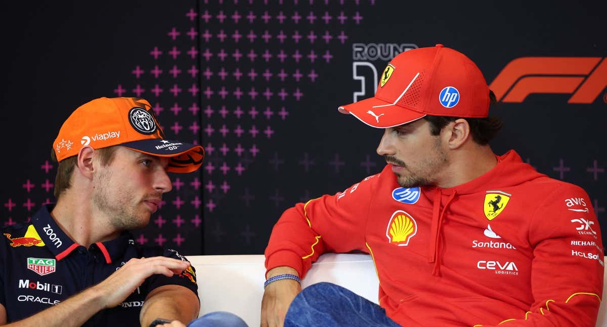 Max Verstappen y Charles Leclerc, en la sala de prensa del Gran Premio de Austria./REUTERS