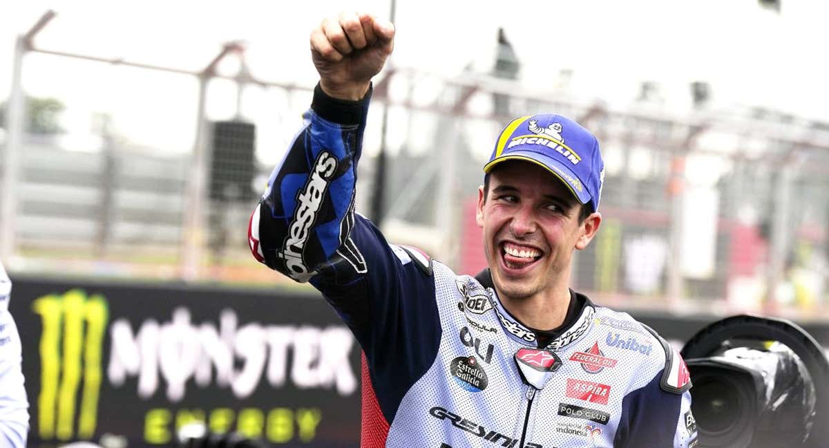 El español Alex Marquez (Gresini Racing MotoGP Ducati) celebra su victoria en la carrera Sprint de MotoGP en el Gran Premio de Gran Bretaña./EFE