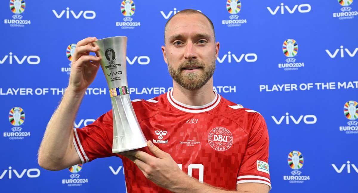 Eriksen, con un MVP que ganó en esta Eurocopa de Alemania jugando con Dinamarca. /GETTY