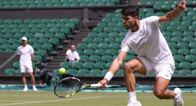 Alcaraz empieza su defensa de Wimbledon contra Lajal y podría repetir final con Djokovic