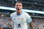 A Uruguay le sale todo: Bielsa acierta, Valverde marca y Luis Suárez vuelve