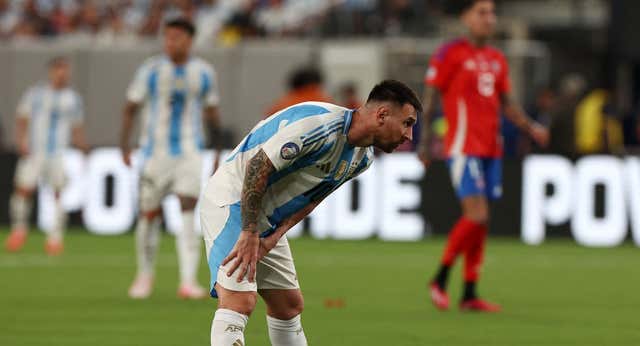Messi no jugará con Argentina contra Perú por lesión en la Copa América y Scaloni podría cambiar la alineación