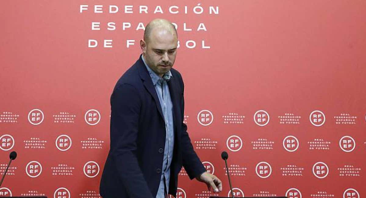 Markel Zubizarreta, antes de comparecer ante los medios de comunicación en el día de su despedida. /RFEF