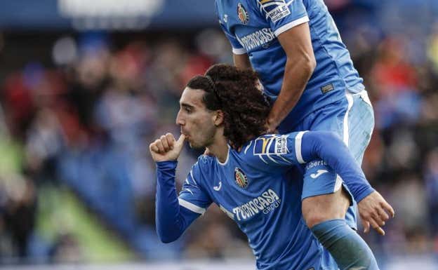 Cucurella celebra un gol con el Getafe. AGENCIAS
