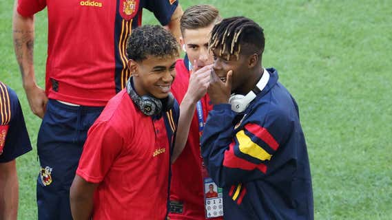 Lamine, Fermín y Nico Williams, antes del partido ante Albania. /EFE